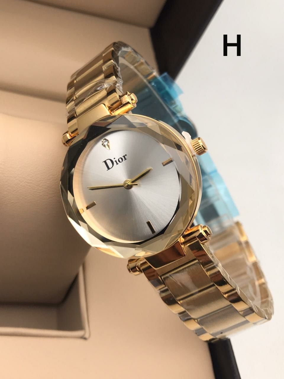 Dior Women's Watch With White Dial Gold Bezel Metal Chain